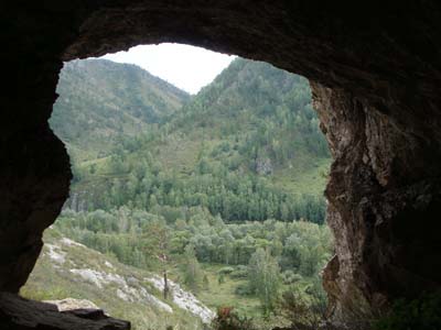 гора Семипещерная. Вид из пещеры. (© Баженов Сергей Викторович || outdoors.ru)
