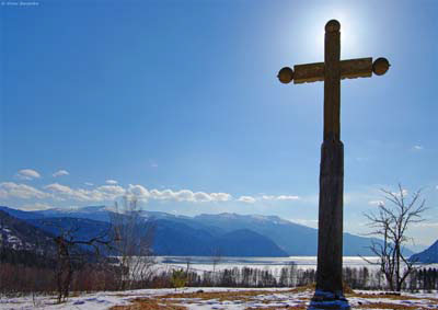 Крест Яйлю. (© Виктор Борзенко || altai-photo.ru)