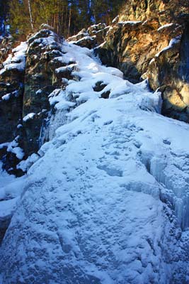 Камышлинский водопад зимой. (© altai-photo.ru)
