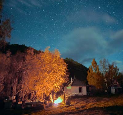 Ночь в Маральнике. (© Expressions || panoramio.com)