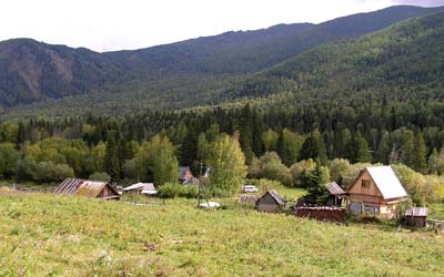 База «Вечный странник» в селе Маральник-1. (© Andron-Rus || panoramio.com)