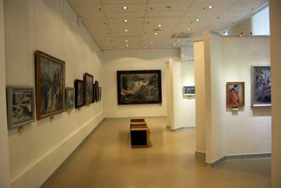 Экспозиция зала «Изобразительное исскуство Г.И. Чорос-Гуркина». (© museum.ru)