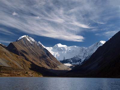 озеро Аккем и гора Белуха. (© Salomatin Sergey || panoramio.com)
