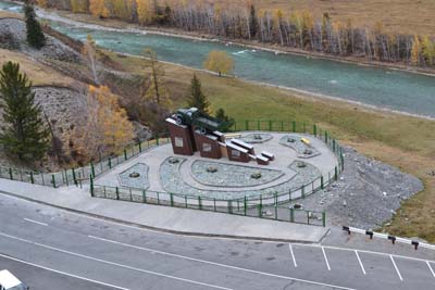 Памятник Кольке Снегирёву. (© Привалов Андрей || WelcometoAltai.ru)