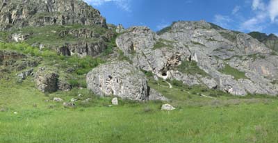 Пещера с дороги Еланда - Куюс. (© Дмитрий Чорненький || panoramio.com)