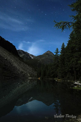 Шавлинское озеро ночью. (© Вадим Туркин || panoramio.com)