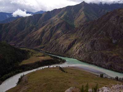 Слияние рек Аргут и Катуни. (© Bezobrazas || panoramio.com)