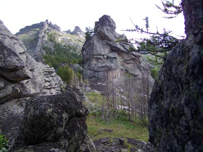 Скалы-останцы на Бащелакском хребте. (© aidemar@rambler.ru || panoramio.com)
