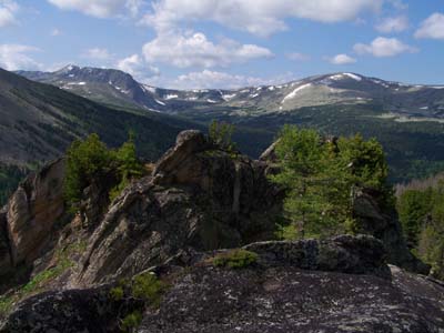 Скалы-останцы на Бащелакском хребте. (© aidemar@rambler.ru || panoramio.com)