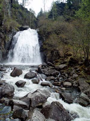 водопад Корбу. (© gingerfoxy || panoramio.com)